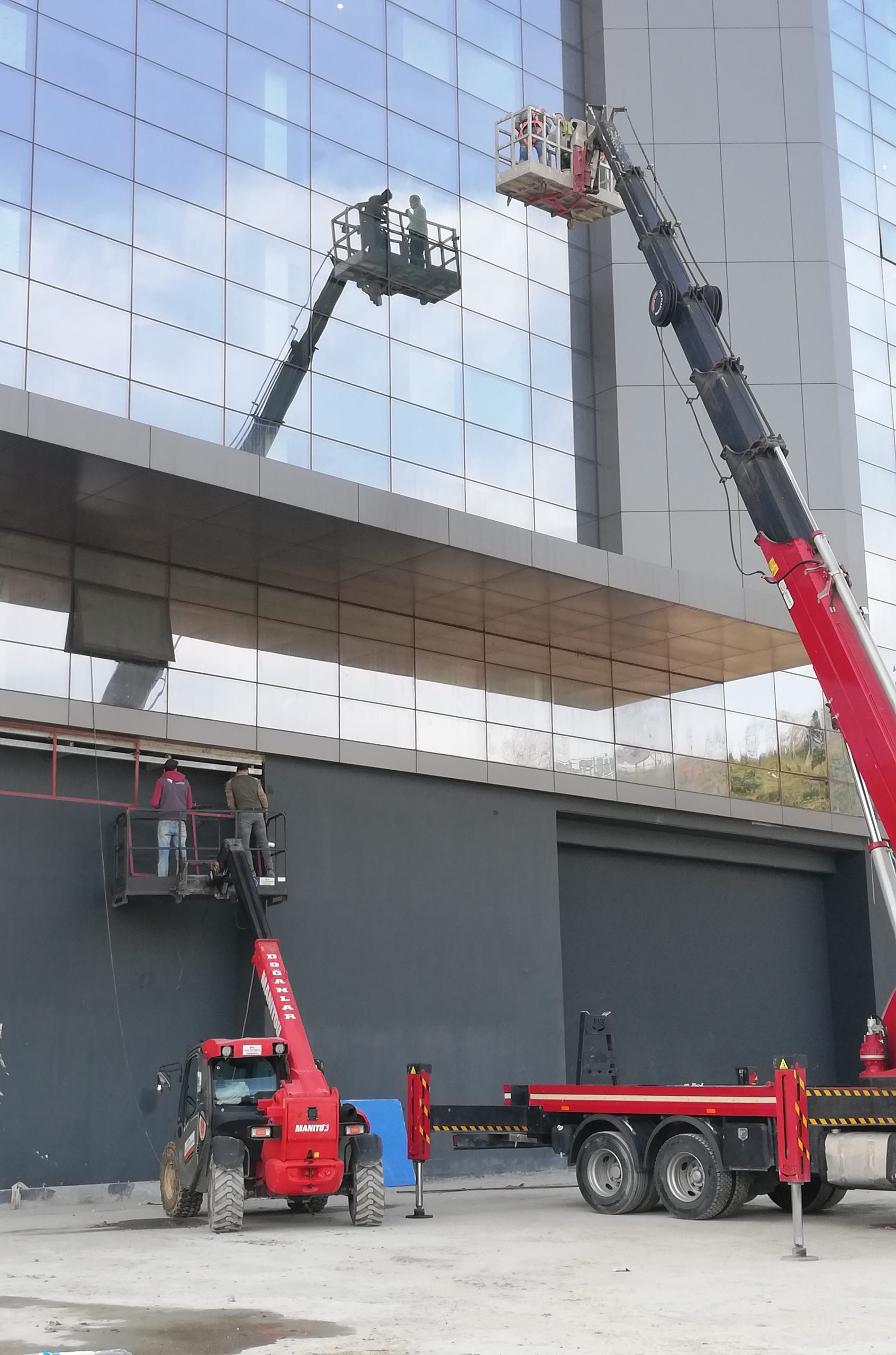 KİRALIK Manitou Telehandler 6 Metre 2.5 Ton