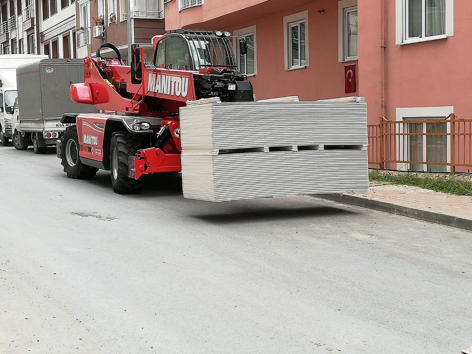 KİRALIK Manitou Telehandler 25 Metre 5 Ton ROTASYONLU