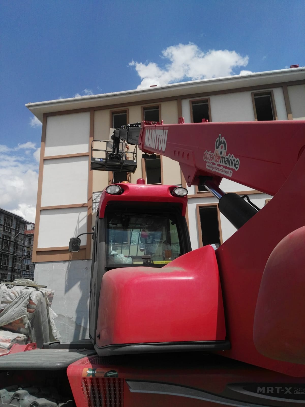 KİRALIK Manitou Telehandler 25 Metre 5 Ton ROTASYONLU
