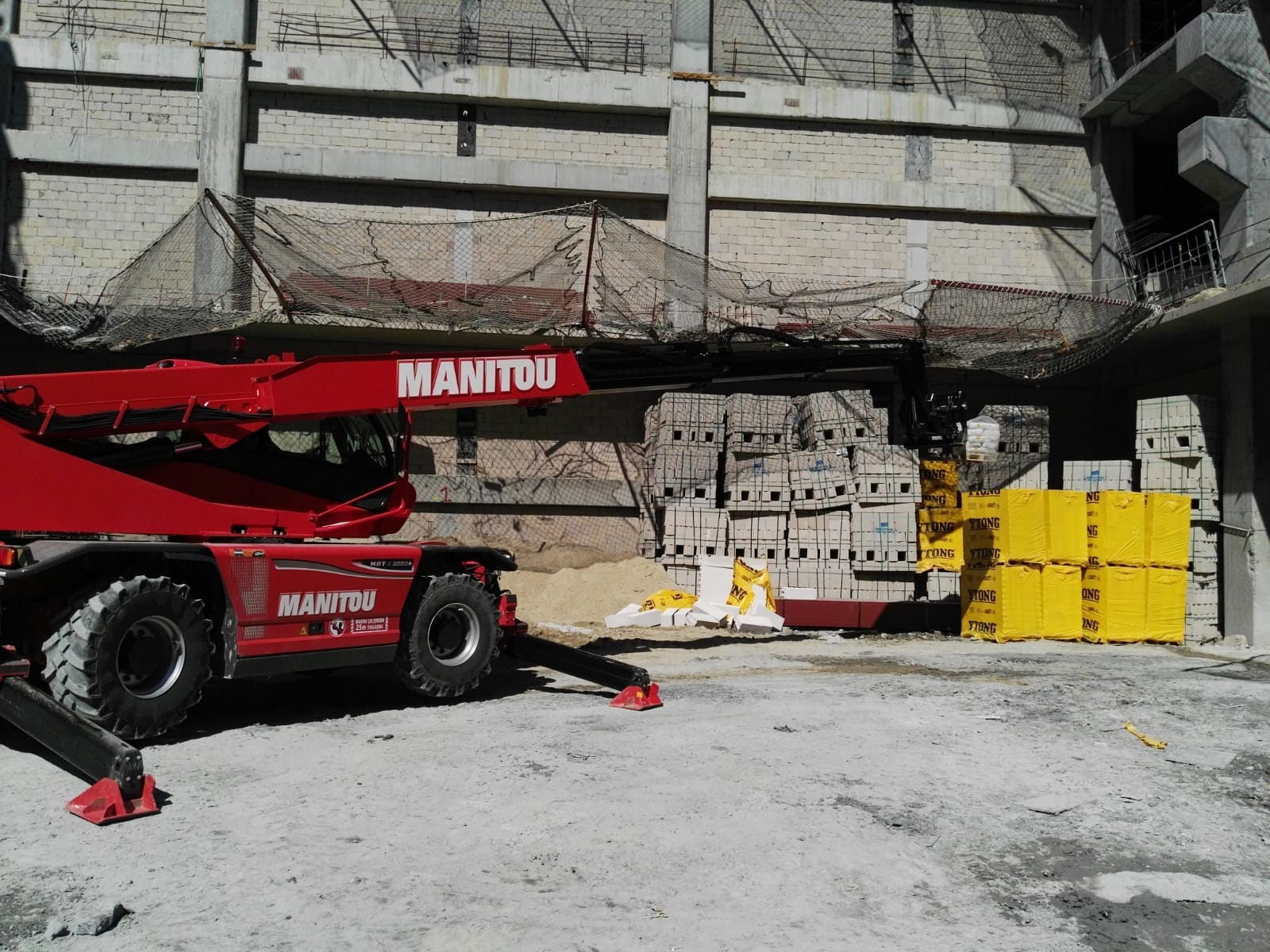 KİRALIK Manitou Telehandler 25 Metre 5 Ton ROTASYONLU