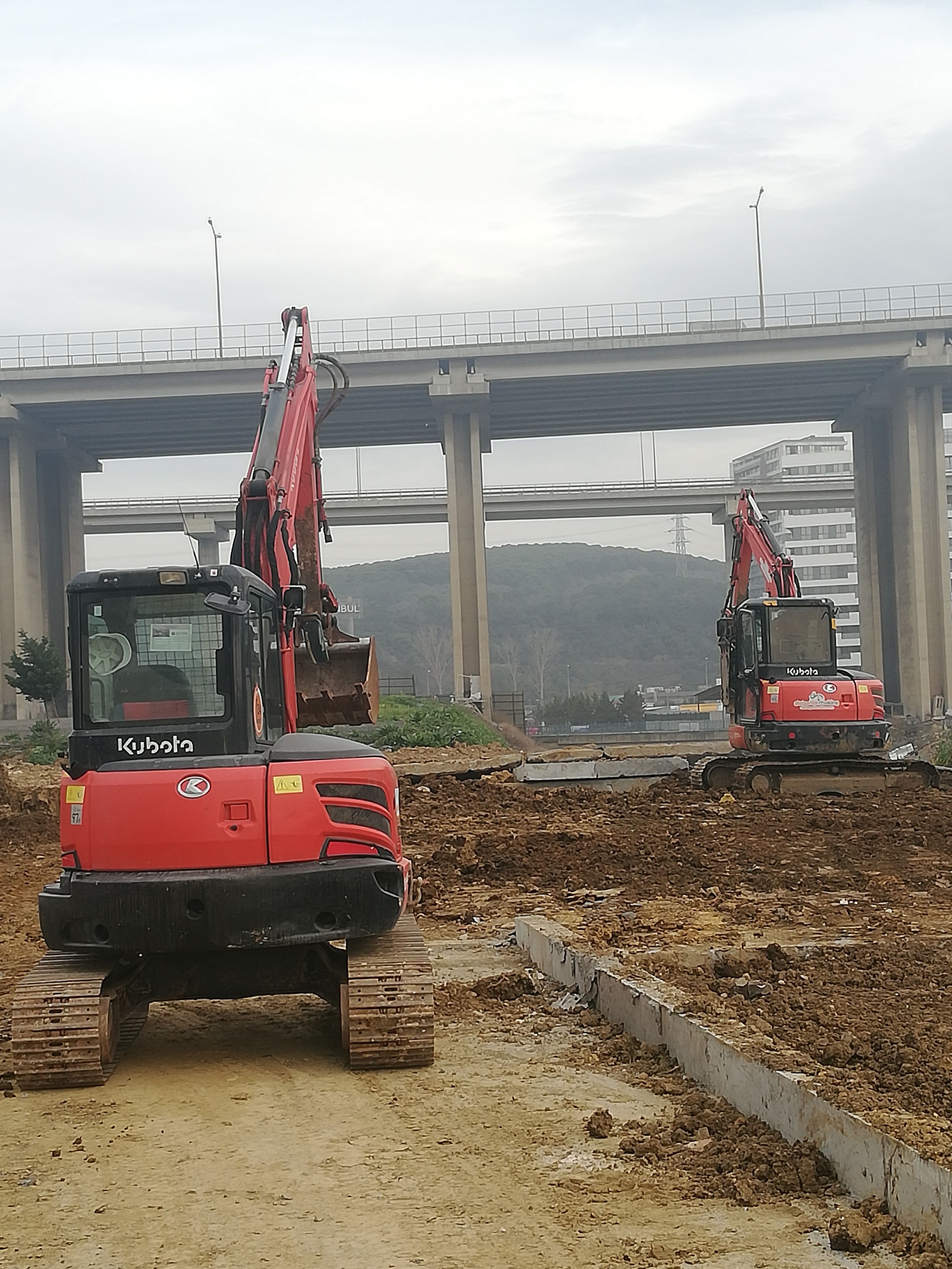 KİRALIK KIRICILI 6 TON MİNİ ESKAVATÖR