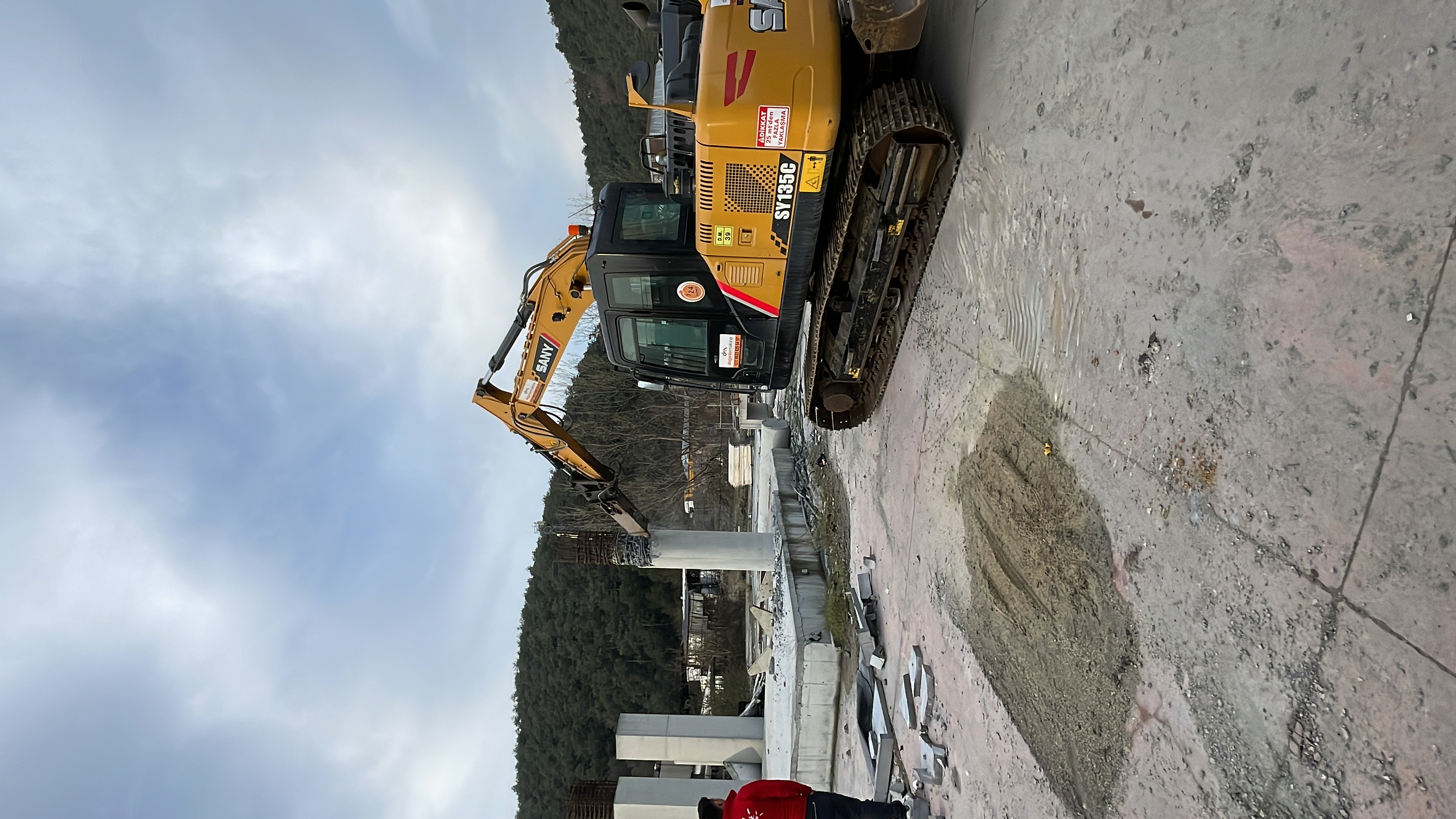 KİRALIK KIRICILI 14 TON ESKAVATÖRLER
